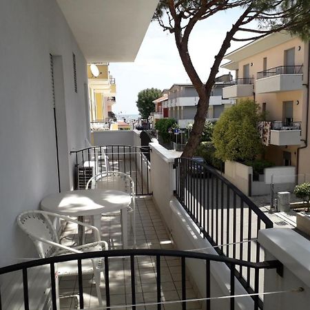 Hotel Lora Rimini Exteriér fotografie