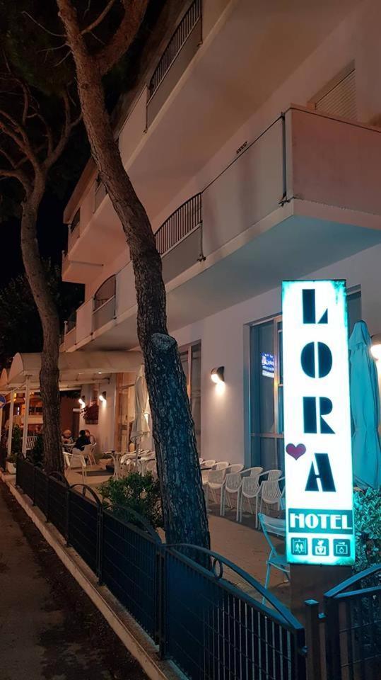 Hotel Lora Rimini Exteriér fotografie