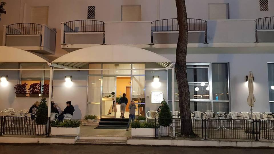 Hotel Lora Rimini Exteriér fotografie